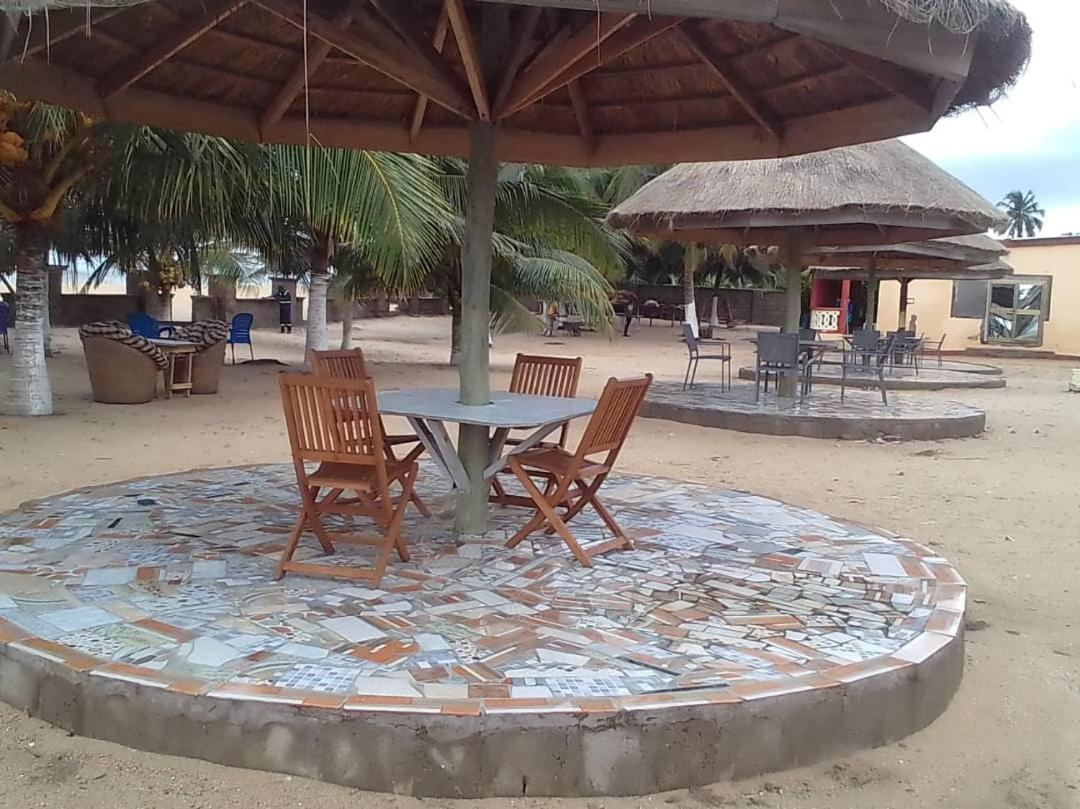 Travellers Beach Hotel Elmina Bagian luar foto